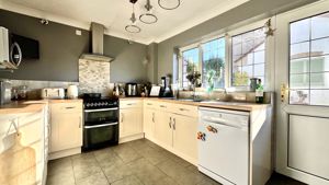 Kitchen- click for photo gallery